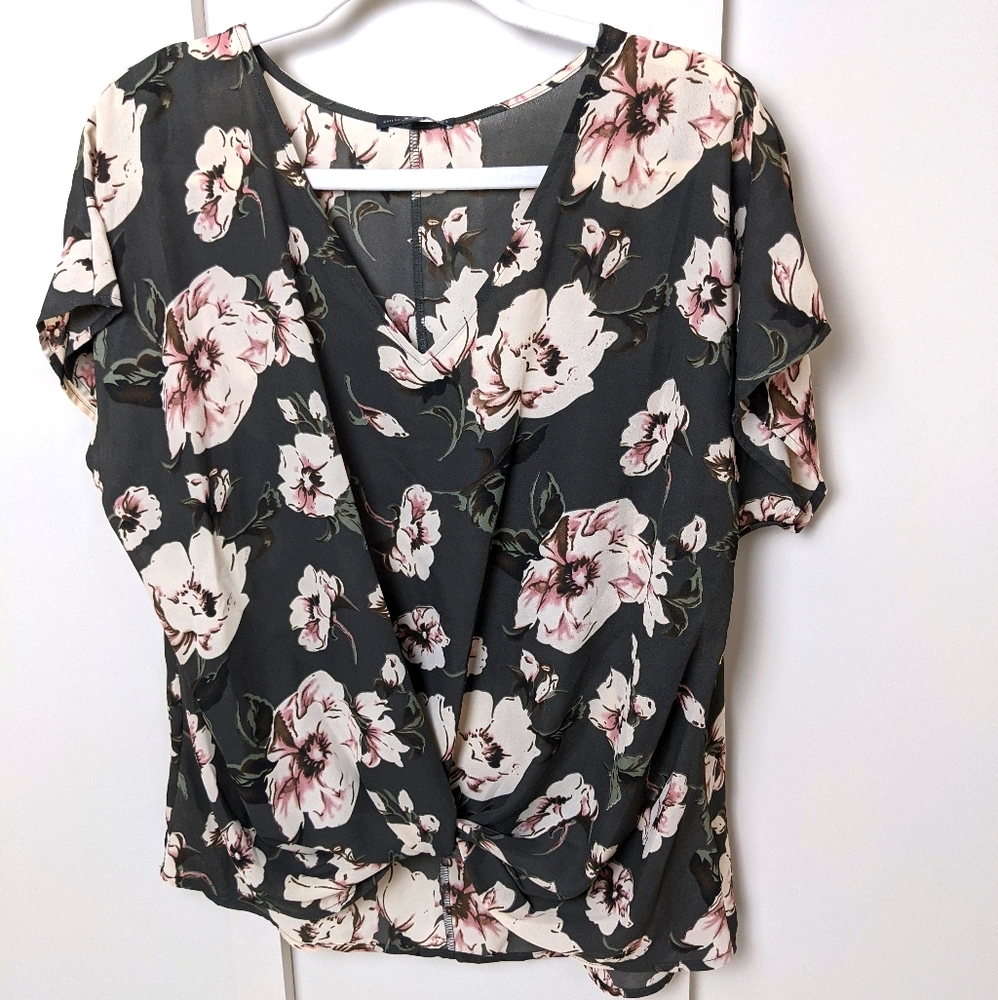 Floral blouse with twisted knot-West Kei